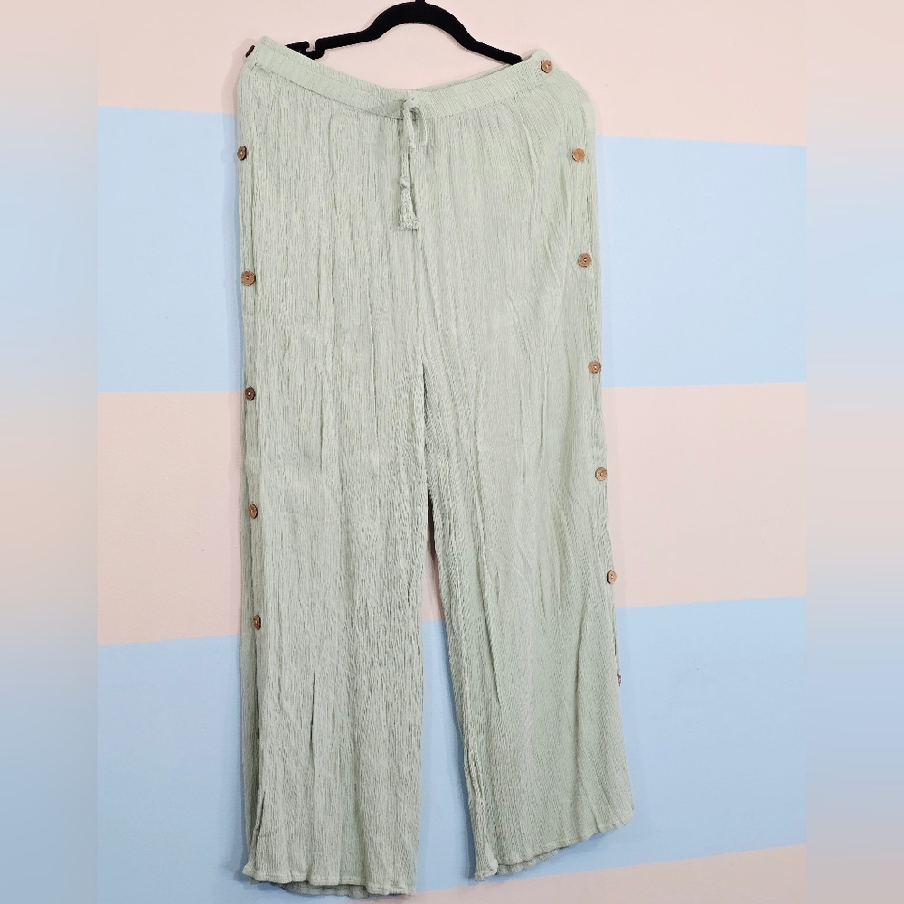 Kiwi & Punch NWOT Soft Green Wide Leg Pants with Button Accents - Picture 3 of 7